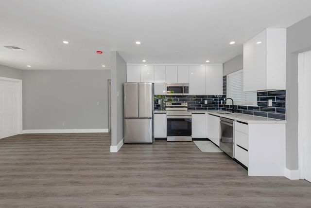 2733 NE 6th Avenue, Wilton Manors, FL 33334