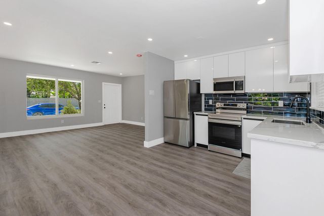 2733 NE 6th Avenue, Wilton Manors, FL 33334
