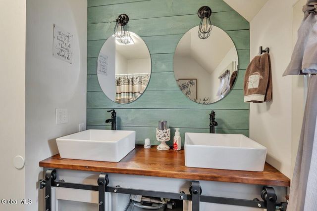 2A Castle Drive, Stillwater, NY 12170