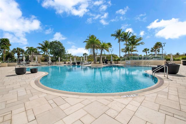 400 S Pointe Dr 1006, Miami Beach, FL 33139