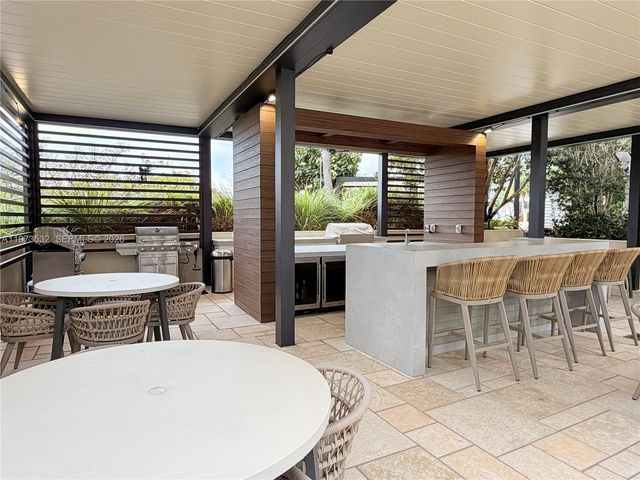 400 S Pointe Dr 1006, Miami Beach, FL 33139