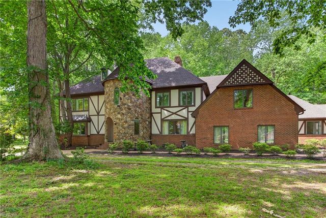 521 Woodards Ford RD, Chesapeake, VA 23322