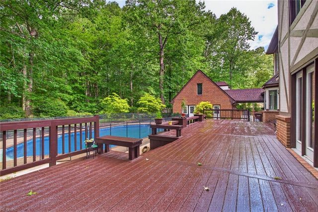 521 Woodards Ford RD, Chesapeake, VA 23322