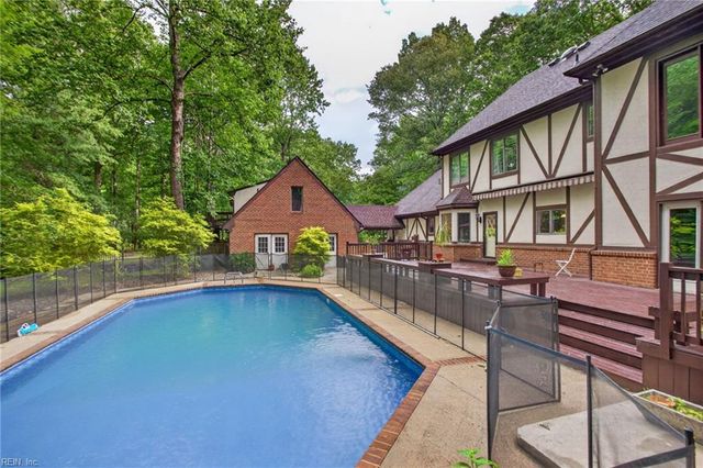 521 Woodards Ford RD, Chesapeake, VA 23322