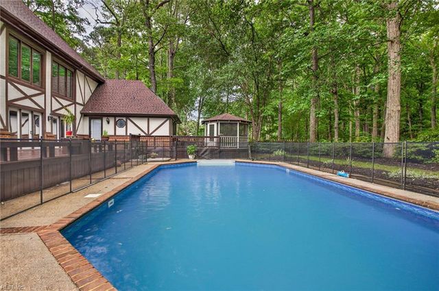 521 Woodards Ford RD, Chesapeake, VA 23322