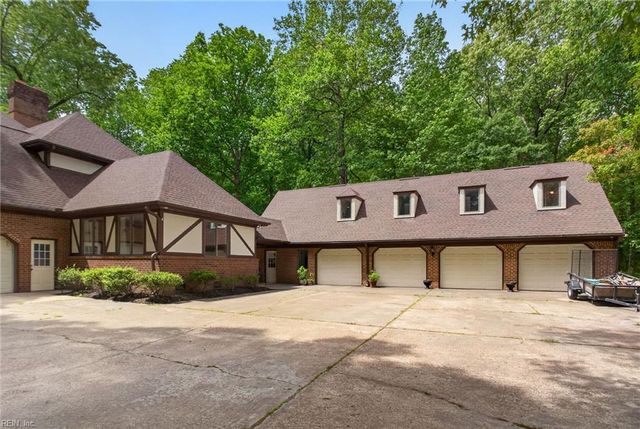 521 Woodards Ford RD, Chesapeake, VA 23322