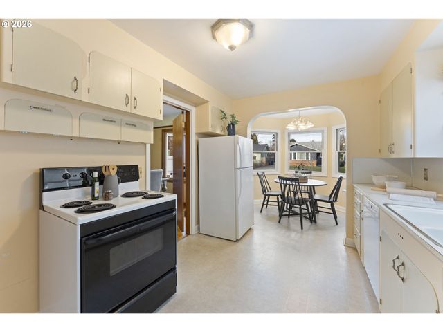 7126 N IVANHOE St, Portland, OR 97203