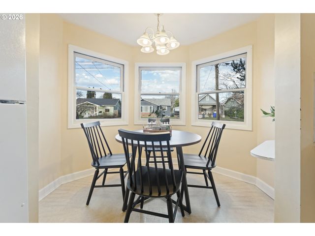 7126 N IVANHOE St, Portland, OR 97203