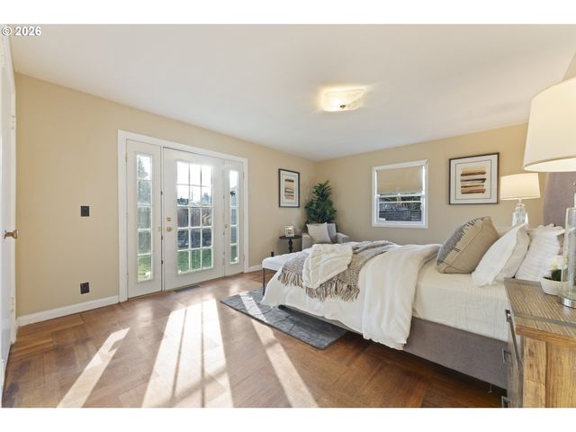 7126 N IVANHOE St, Portland, OR 97203