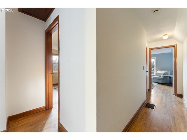 7126 N IVANHOE St, Portland, OR 97203