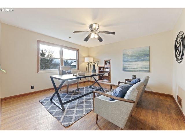 7126 N IVANHOE St, Portland, OR 97203