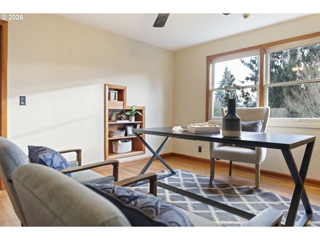 7126 N IVANHOE St, Portland, OR 97203