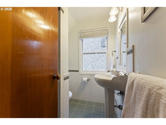 7126 N IVANHOE St, Portland, OR 97203