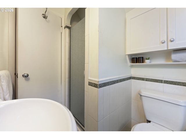 7126 N IVANHOE St, Portland, OR 97203