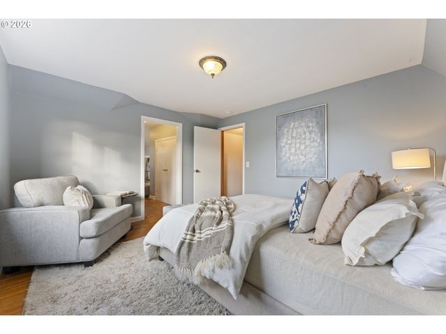 7126 N IVANHOE St, Portland, OR 97203