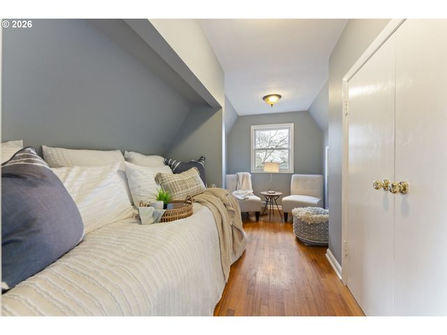 7126 N IVANHOE St, Portland, OR 97203