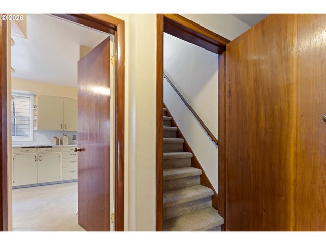 7126 N IVANHOE St, Portland, OR 97203