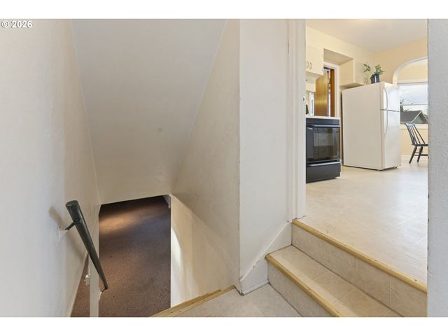 7126 N IVANHOE St, Portland, OR 97203