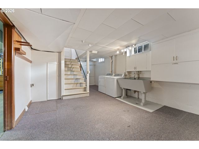 7126 N IVANHOE St, Portland, OR 97203