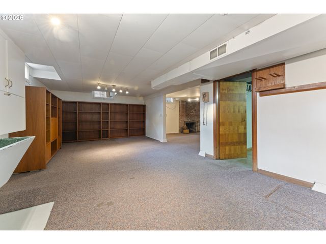 7126 N IVANHOE St, Portland, OR 97203