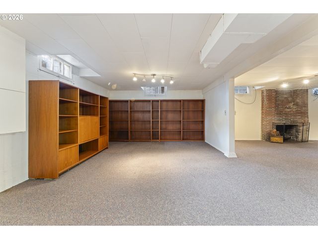 7126 N IVANHOE St, Portland, OR 97203