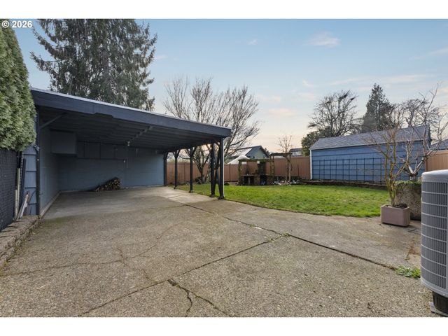 7126 N IVANHOE St, Portland, OR 97203