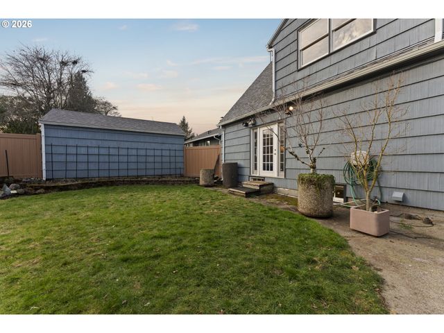 7126 N IVANHOE St, Portland, OR 97203