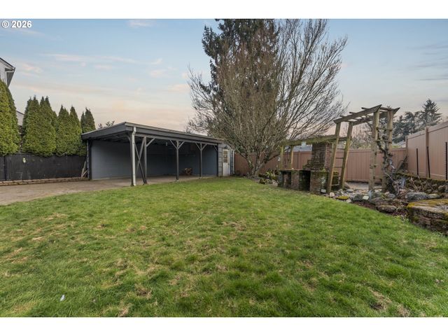 7126 N IVANHOE St, Portland, OR 97203