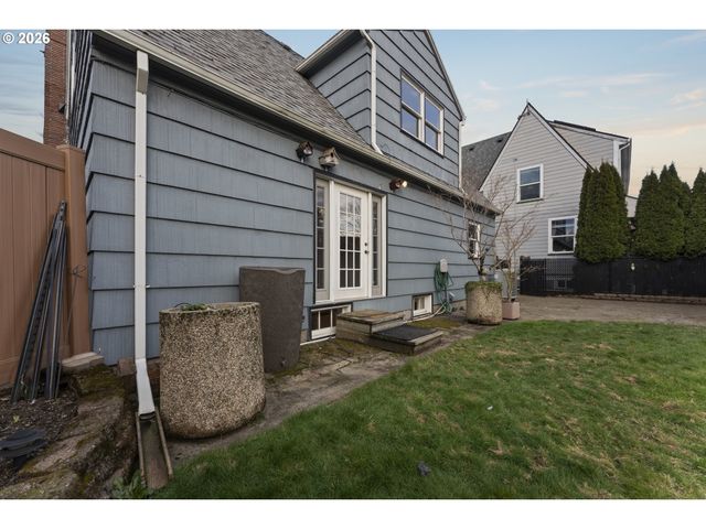 7126 N IVANHOE St, Portland, OR 97203