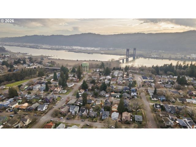 7126 N IVANHOE St, Portland, OR 97203