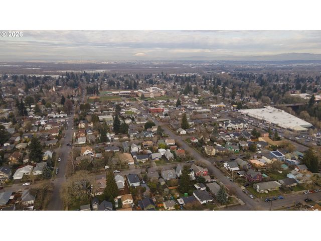 7126 N IVANHOE St, Portland, OR 97203