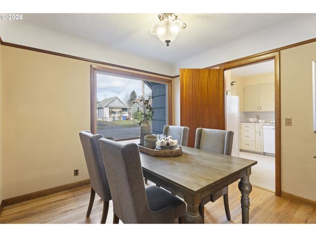 7126 N IVANHOE St, Portland, OR 97203