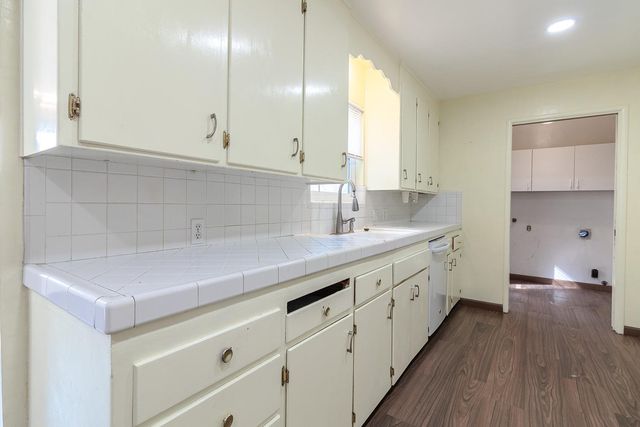 1250 Slayton Dr, Manteca, CA 95336