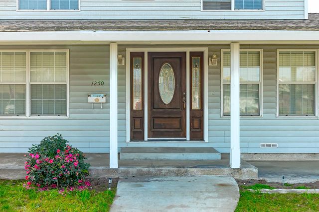 1250 Slayton Dr, Manteca, CA 95336