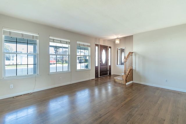 1250 Slayton Dr, Manteca, CA 95336