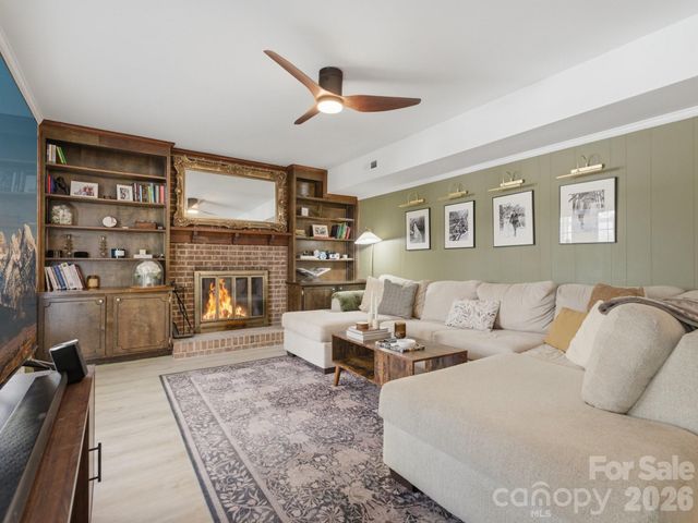 9234 Covedale Drive, Charlotte, NC 28270