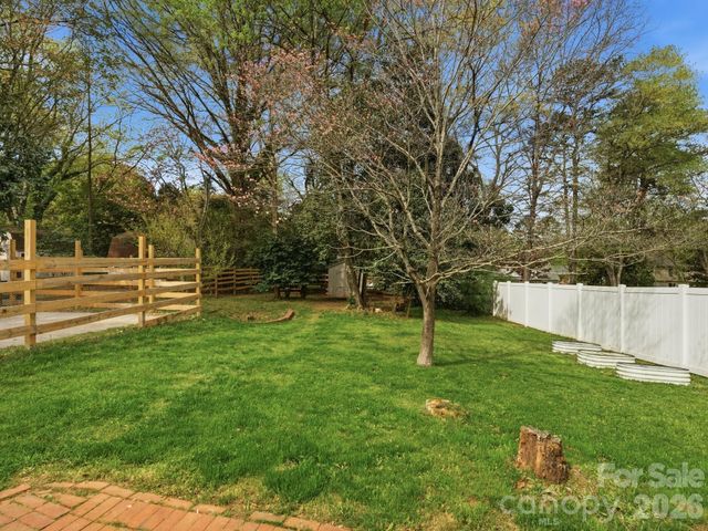 9234 Covedale Drive, Charlotte, NC 28270