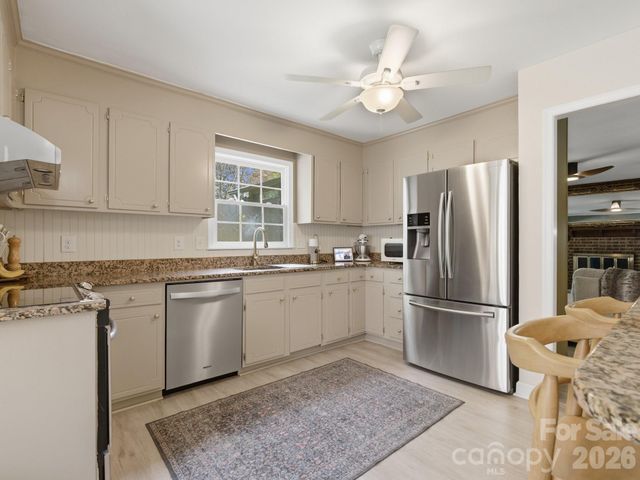 9234 Covedale Drive, Charlotte, NC 28270