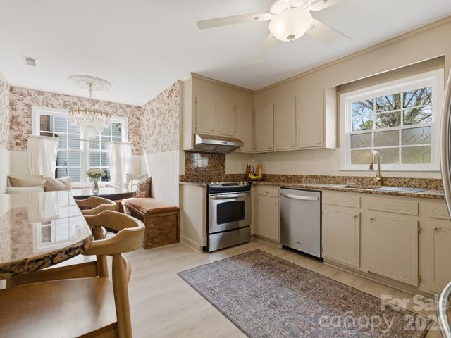 9234 Covedale Drive, Charlotte, NC 28270