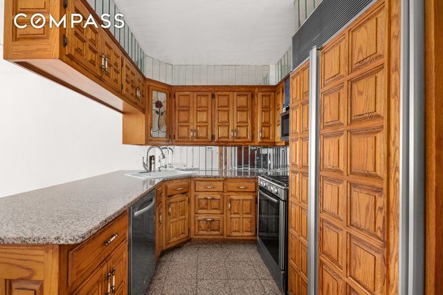 420 8th Street, New York City, NY 11215