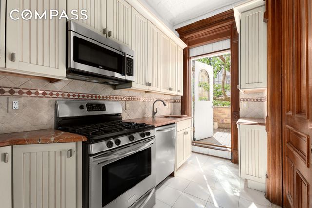 420 8th Street, New York City, NY 11215