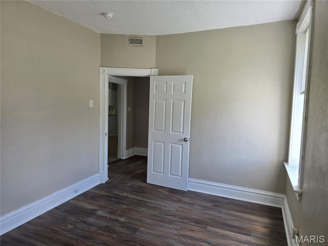 4555 S Compton Avenue, St Louis, MO 63111
