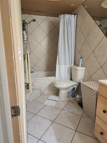 8705 NW 38th Drive 7b, Coral Springs, FL 33065