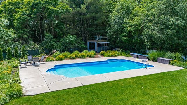 3560 Smithfield Way, Kalamazoo, MI 49009
