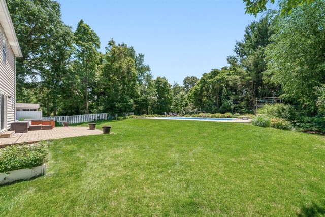 3560 Smithfield Way, Kalamazoo, MI 49009