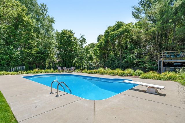 3560 Smithfield Way, Kalamazoo, MI 49009
