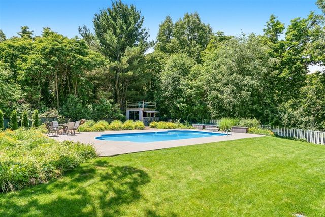 3560 Smithfield Way, Kalamazoo, MI 49009