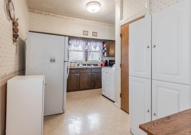 321 E Chestnut Street, Boonville, IN 47601