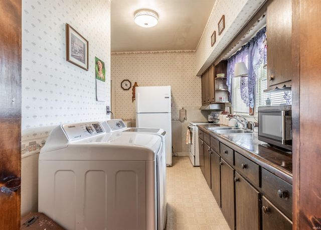 321 E Chestnut Street, Boonville, IN 47601