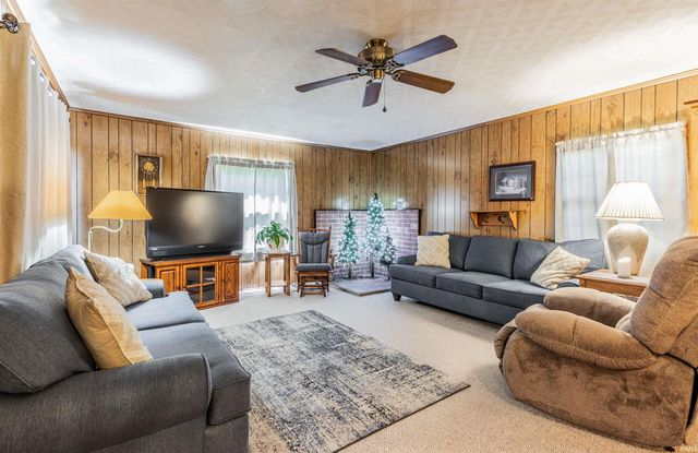 321 E Chestnut Street, Boonville, IN 47601